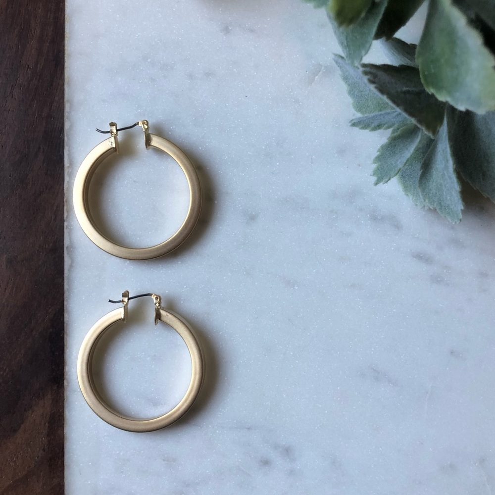 The Winnie - Vintage Matte Gold Hoop Earring - Picture 6 of 8